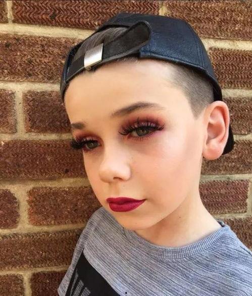 吃瓜网红男博主视频