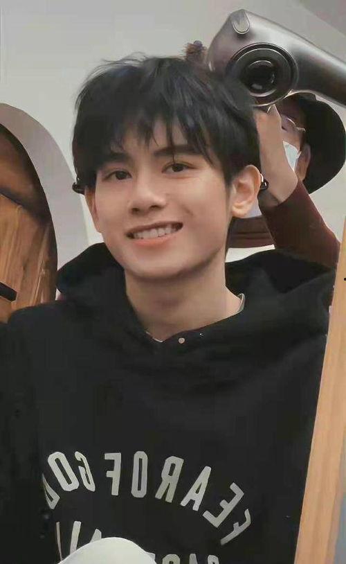 王源吃菊瓜搞笑视频