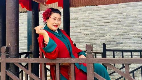 王婆说媒吃瓜大哥视频,吃瓜大哥视频背后的趣味故事