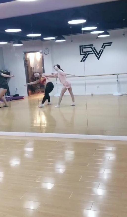 凉亭跳舞吃瓜视频大全播放,热门跳舞吃瓜视频大盘点